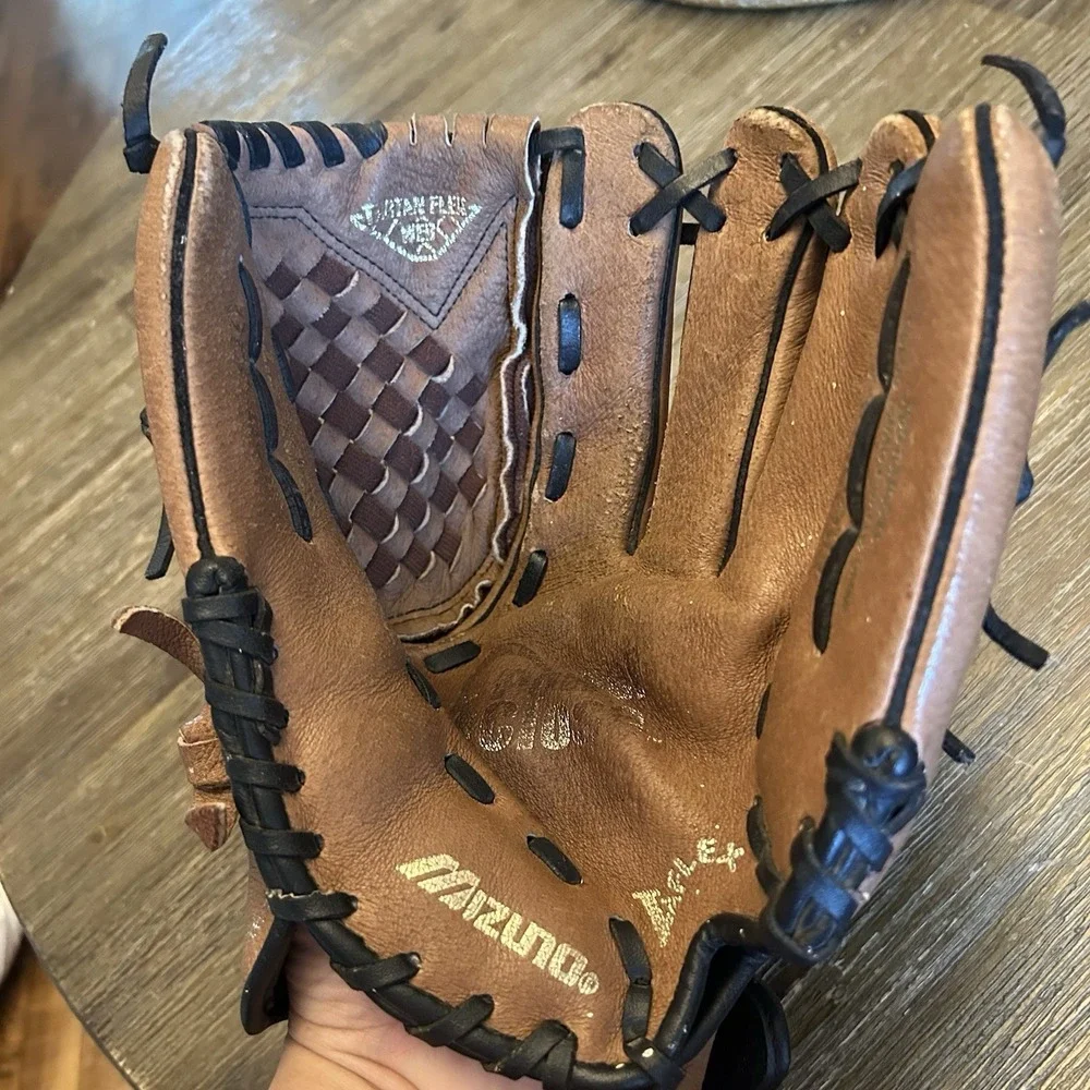Mizuno Prospect PowerClose Youth Baseball Glove 11.5